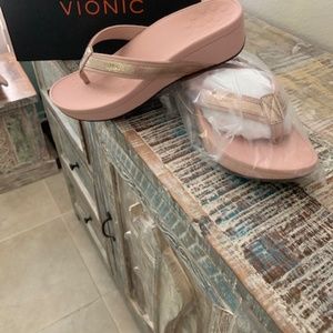 Vionic Hightide Metallic Sandals